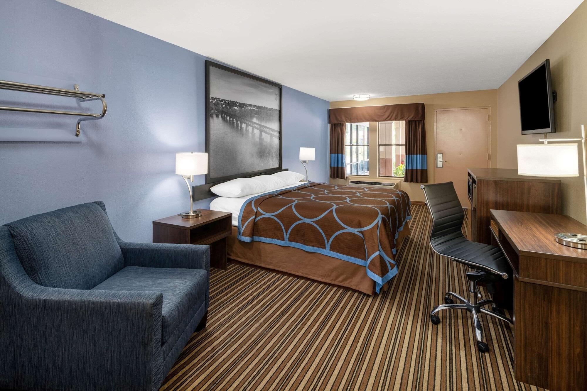 Super 8 By Wyndham Gadsden Al Hotel Exterior photo