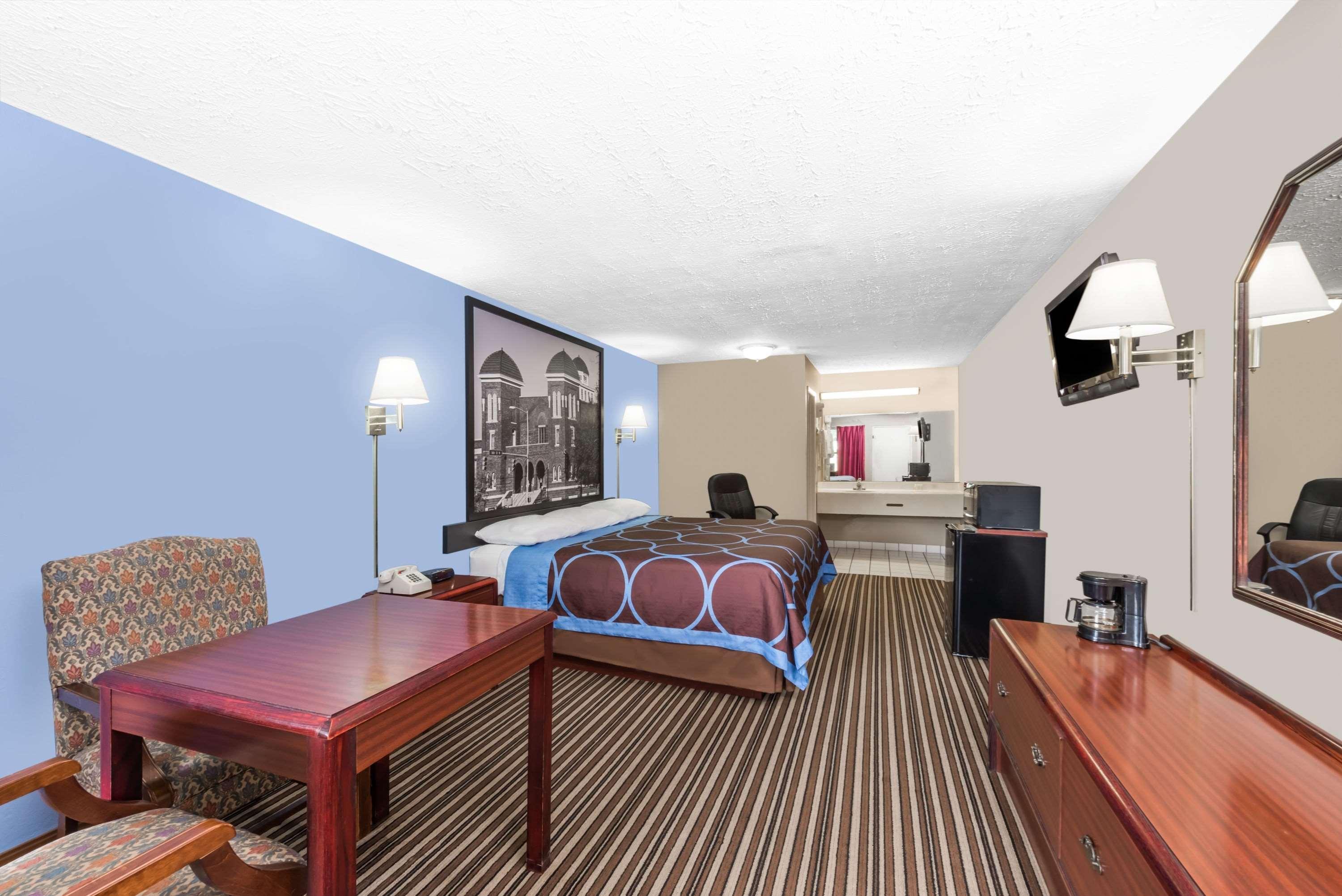 Super 8 By Wyndham Gadsden Al Hotel Exterior photo